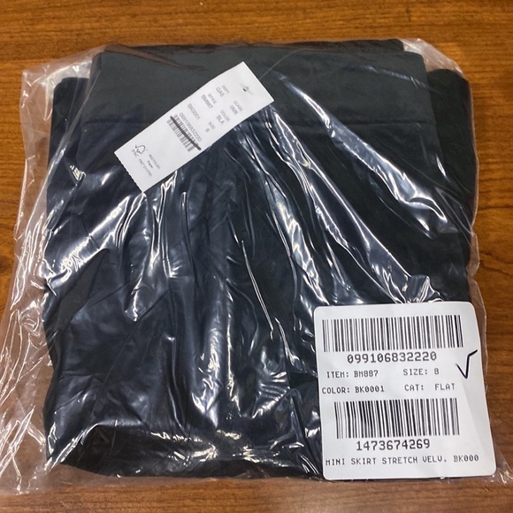 J Crew Mini skirt in stretch velvet
Item BM887 - Picture 3 of 3